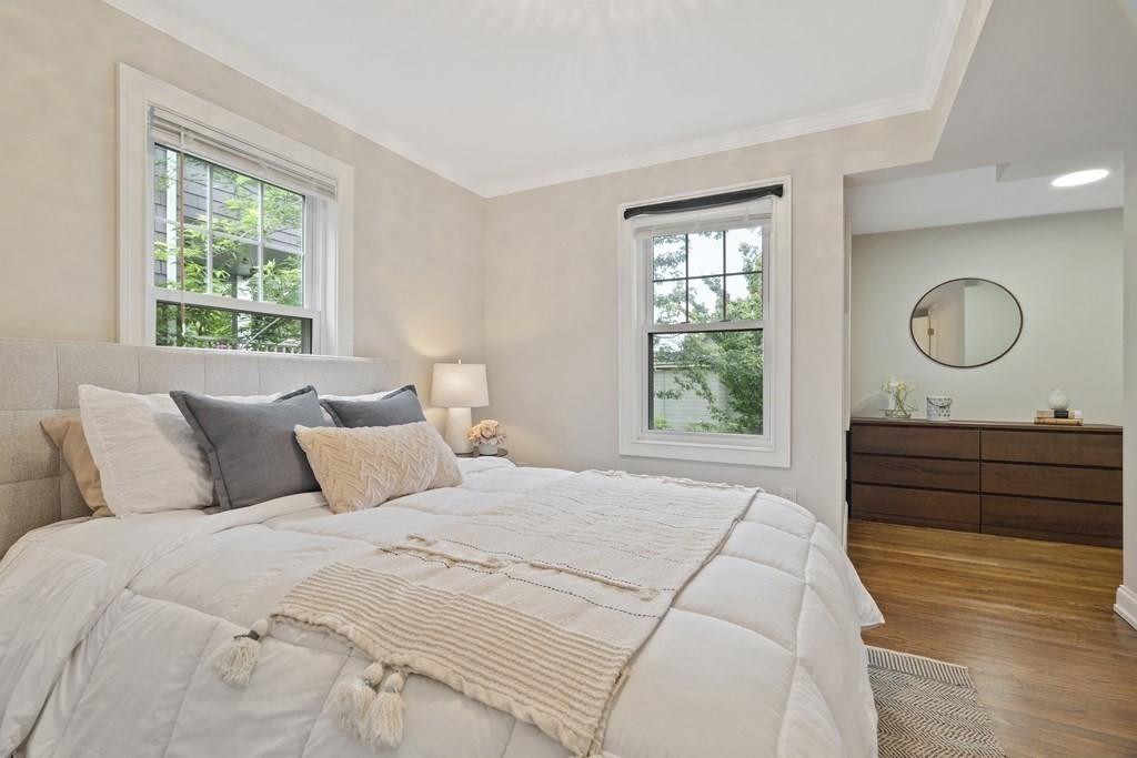 54 Clarendon Ave Unit: 2
