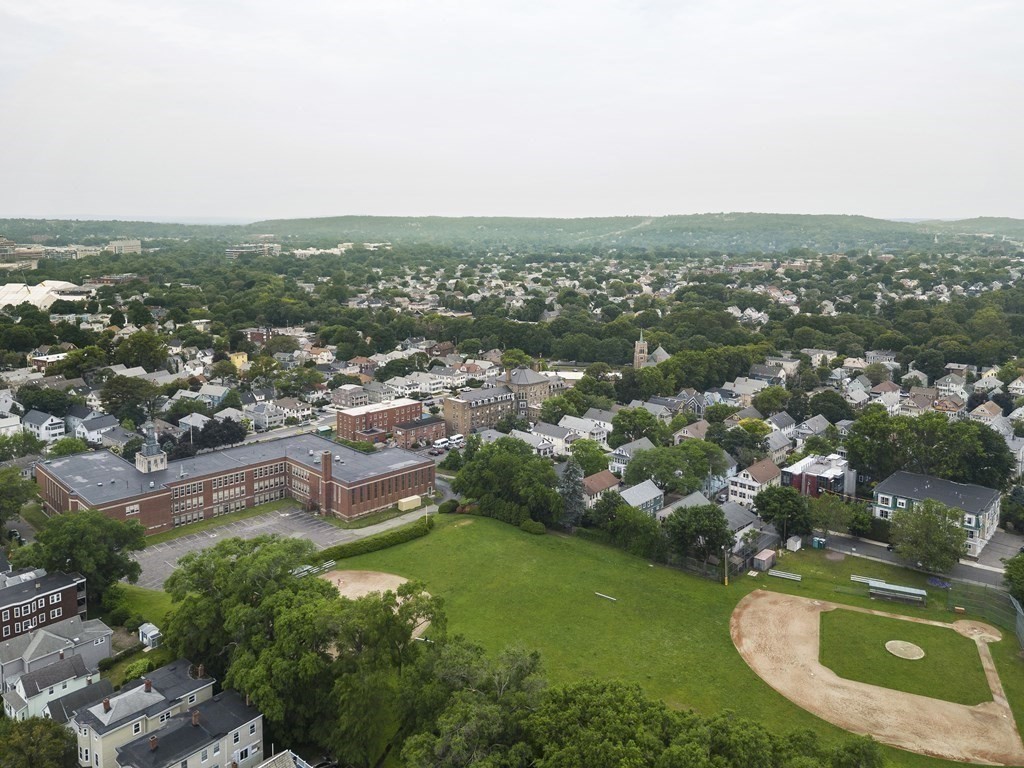 54 Clarendon Ave Unit: 2