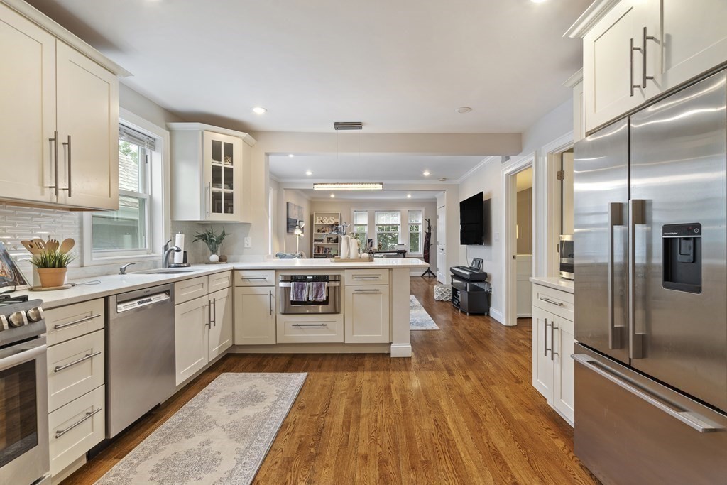 54 Clarendon Ave Unit: 2