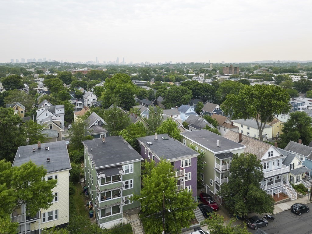 54 Clarendon Ave Unit: 2