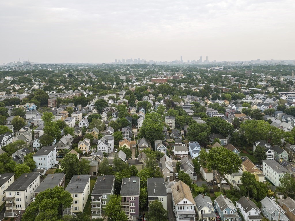 54 Clarendon Ave Unit: 2