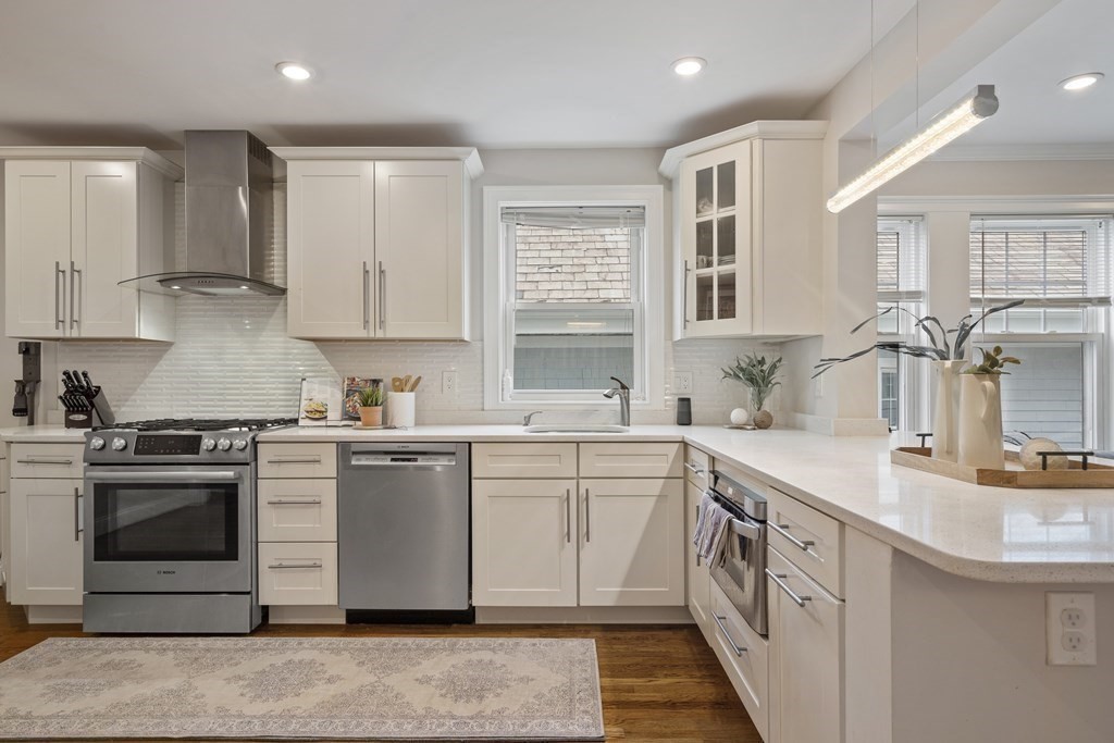 54 Clarendon Ave Unit: 2