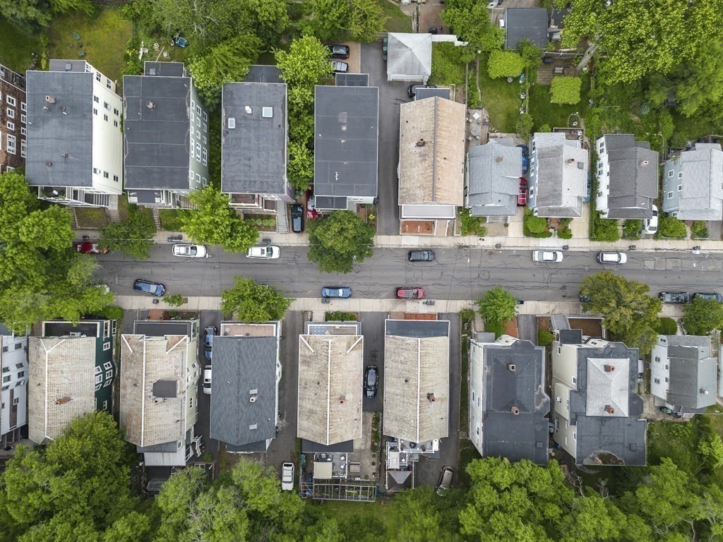54 Clarendon Ave Unit: 2