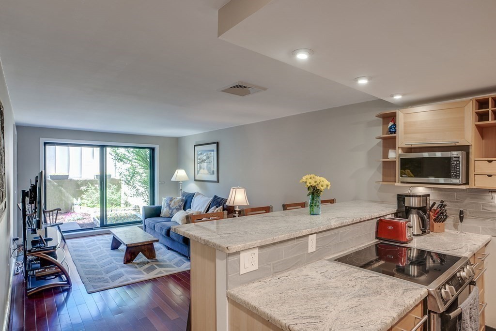 321 Harvard Street Unit: 210