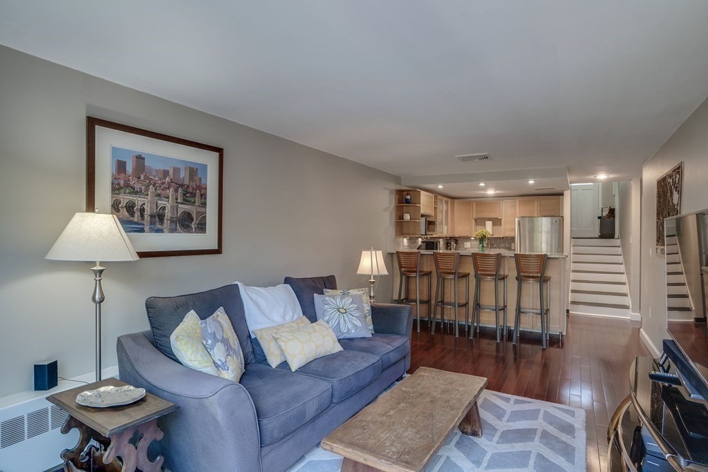 321 Harvard Street Unit: 210