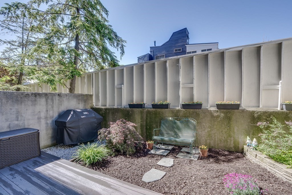 321 Harvard Street Unit: 210