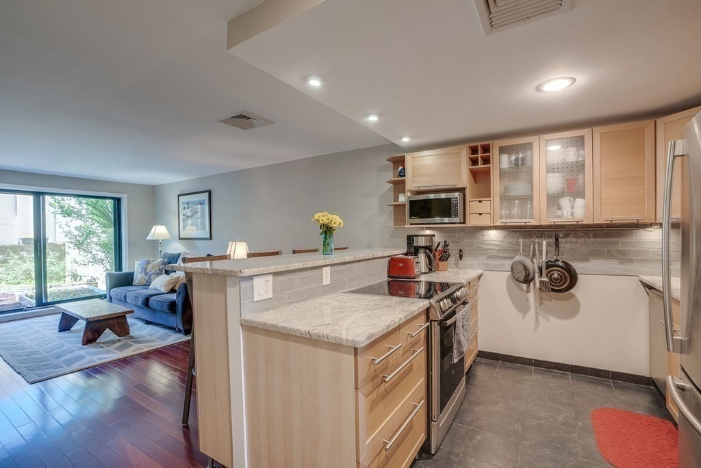 321 Harvard Street Unit: 210
