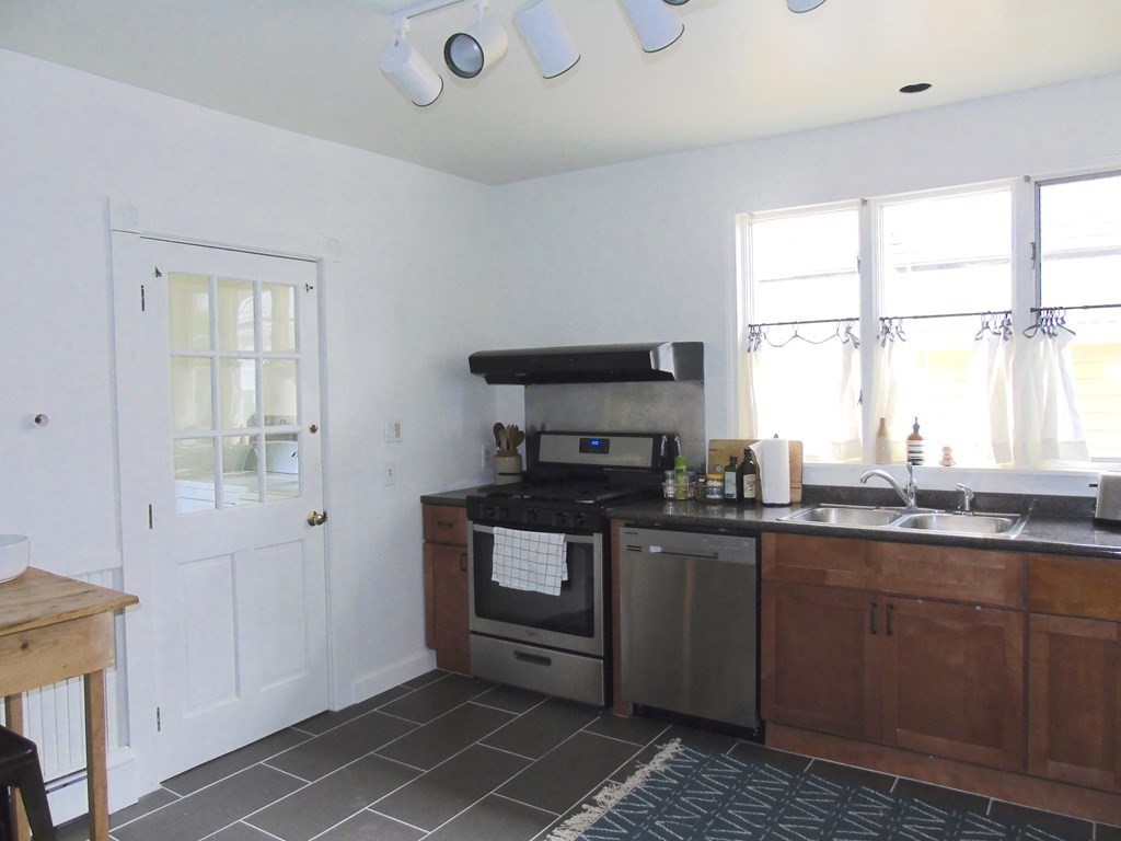 291 Huron Avenue Unit: 2
