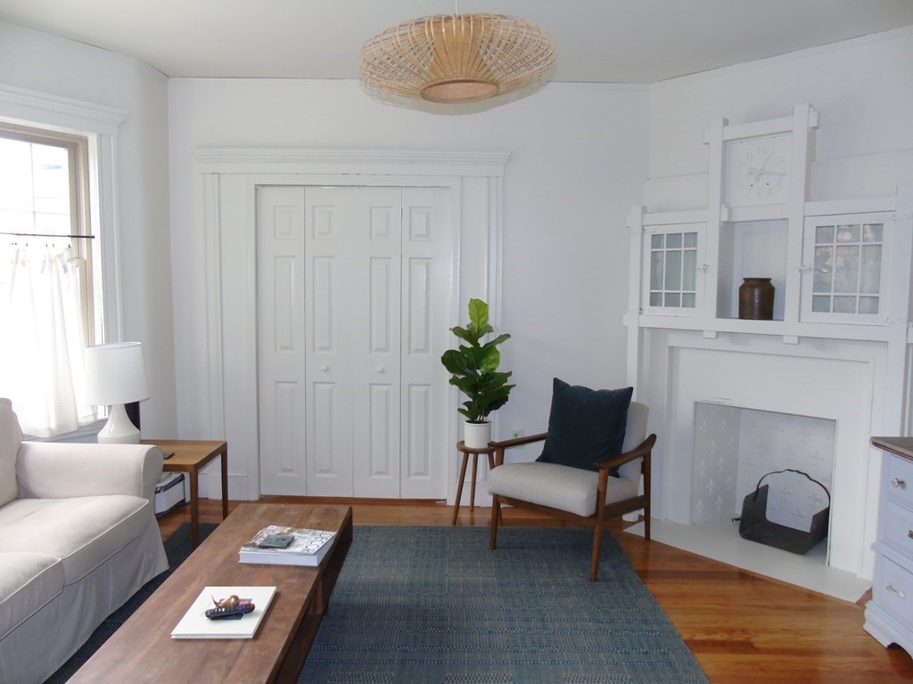 291 Huron Avenue Unit: 2