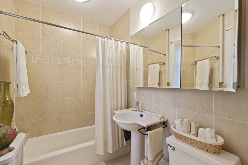 7.5 Centre St Unit: 22