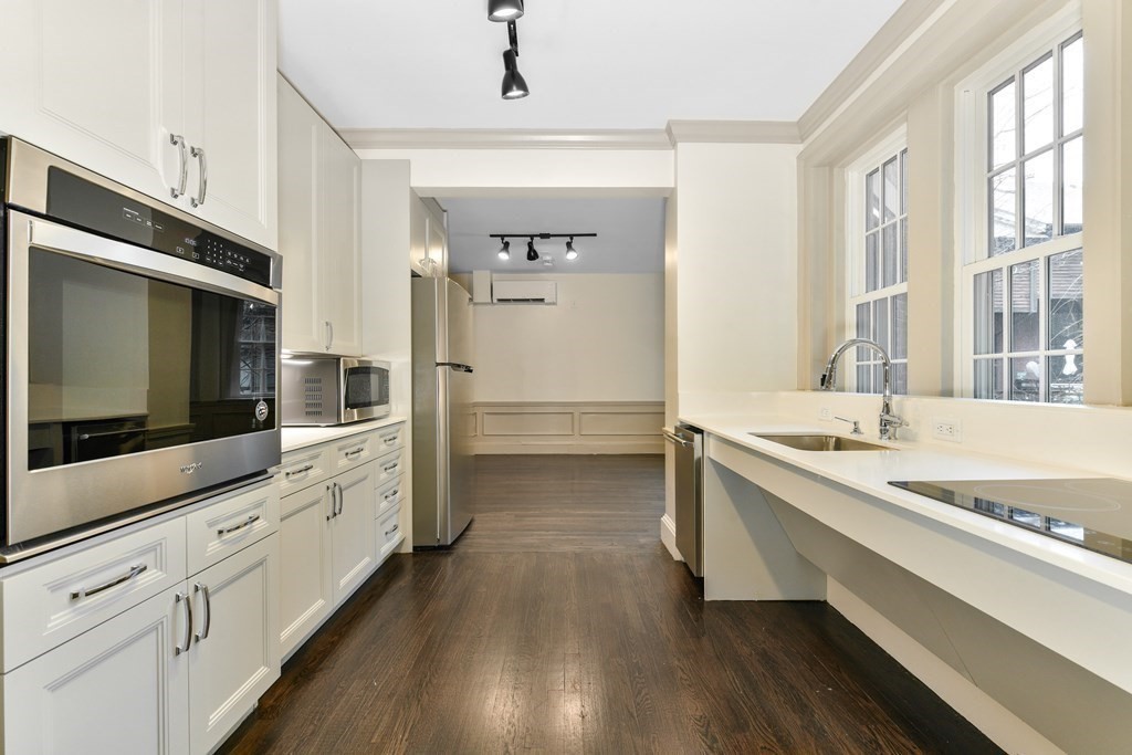 9 Dana Street # 4