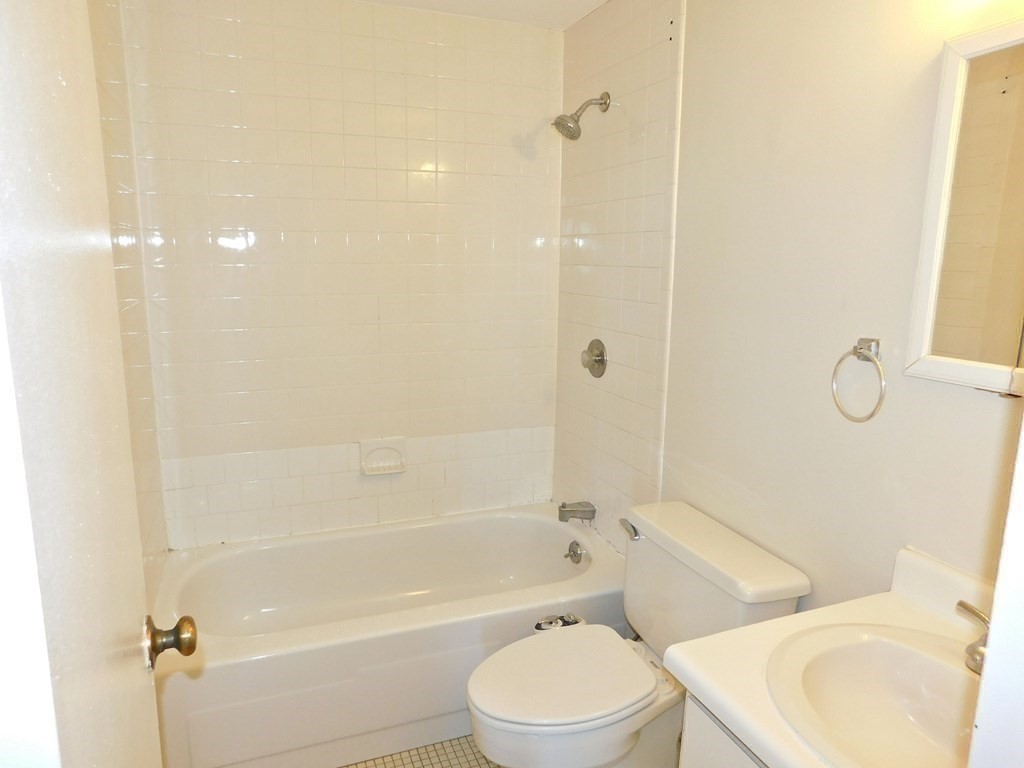 1105 Massachusetts Ave # 9D