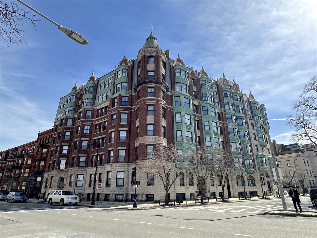 4 Charlesgate East # 503