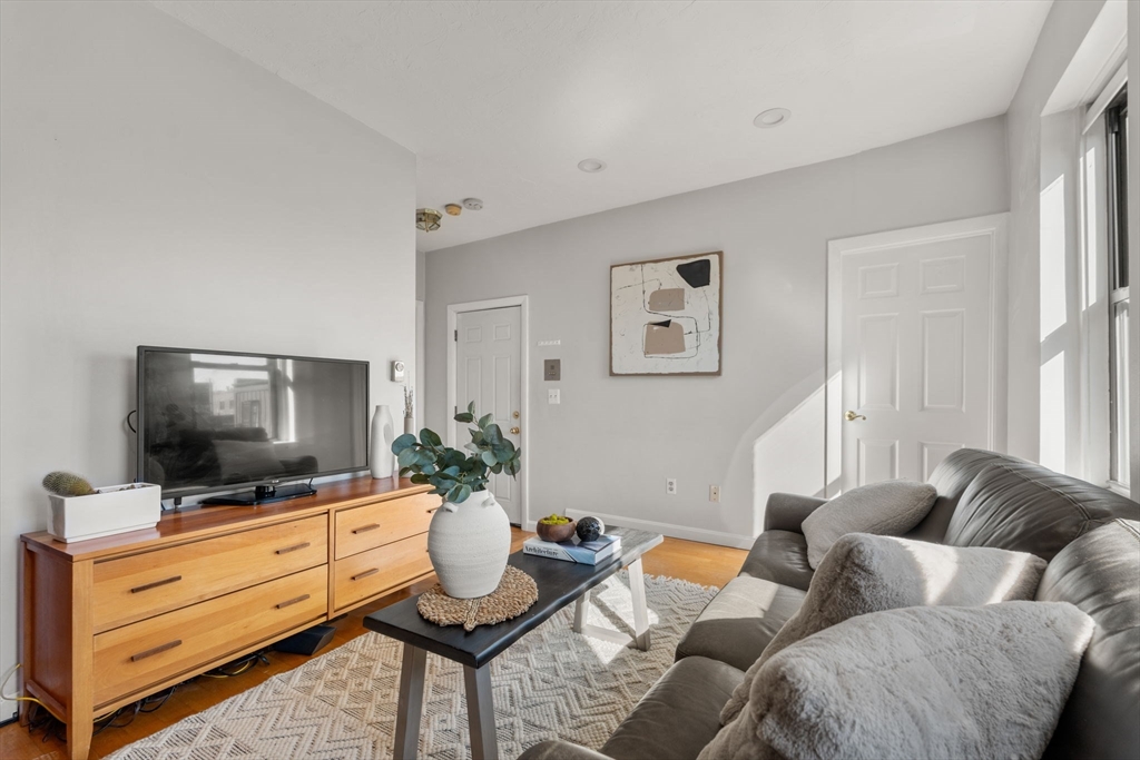 16 Foster Street # 9