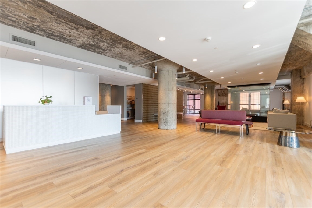 9 Medford St # 4 Unit: PH 4