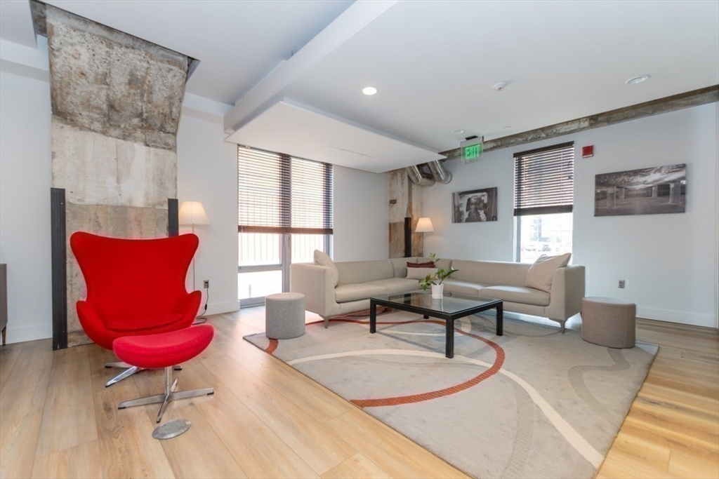 9 Medford St # 4 Unit: PH 4