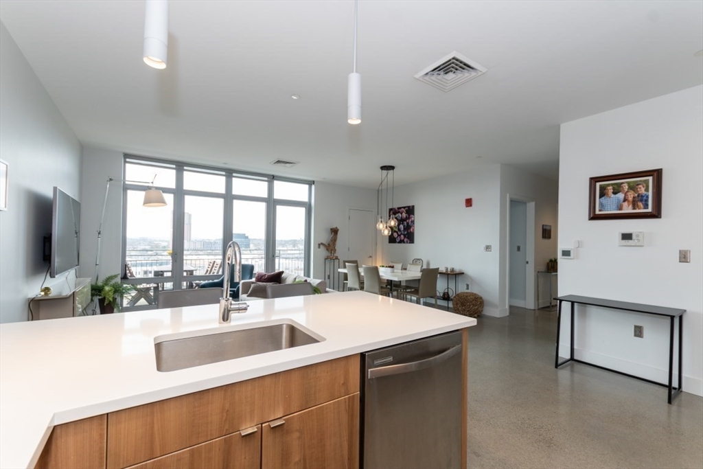 9 Medford St # 4 Unit: PH 4