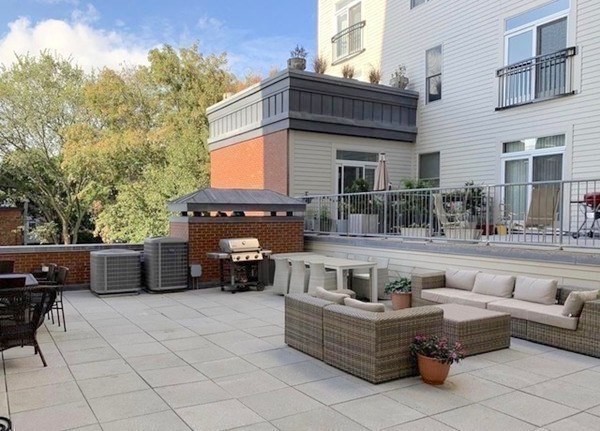 1723 Washington Street # 306