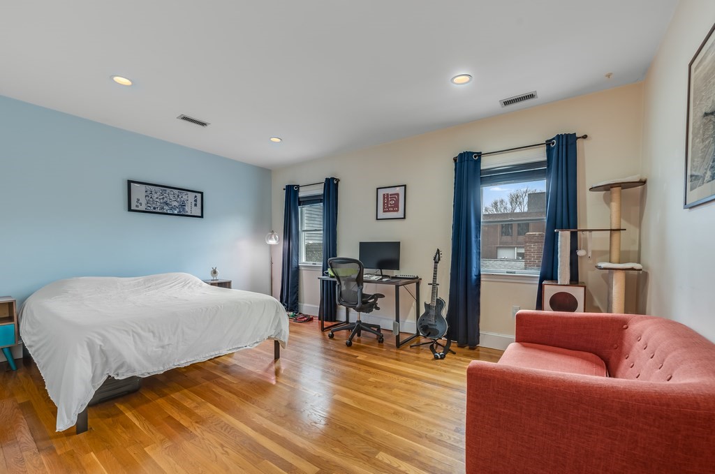 28 Surrey Street # 3