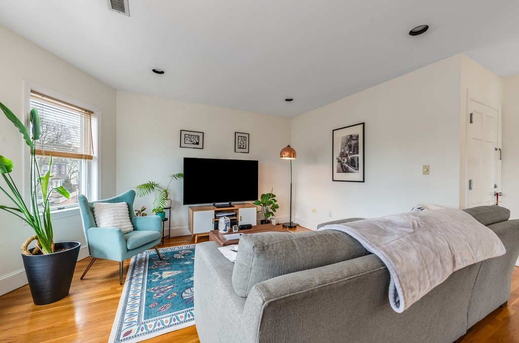 28 Surrey Street # 3