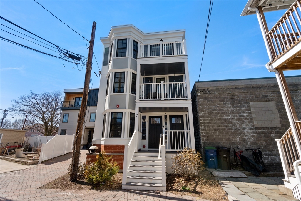 7 Dane St # D