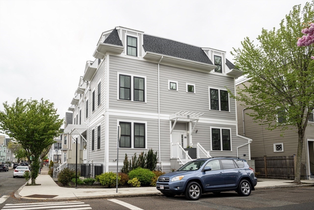 24 Rush St # I