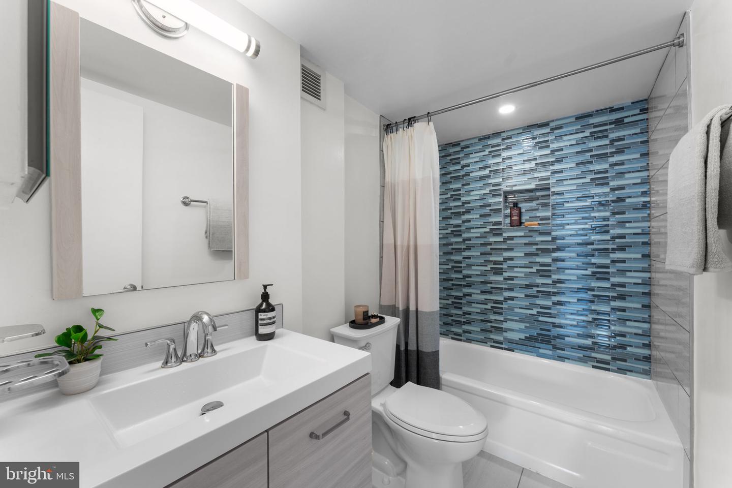 2141 P St NW #306