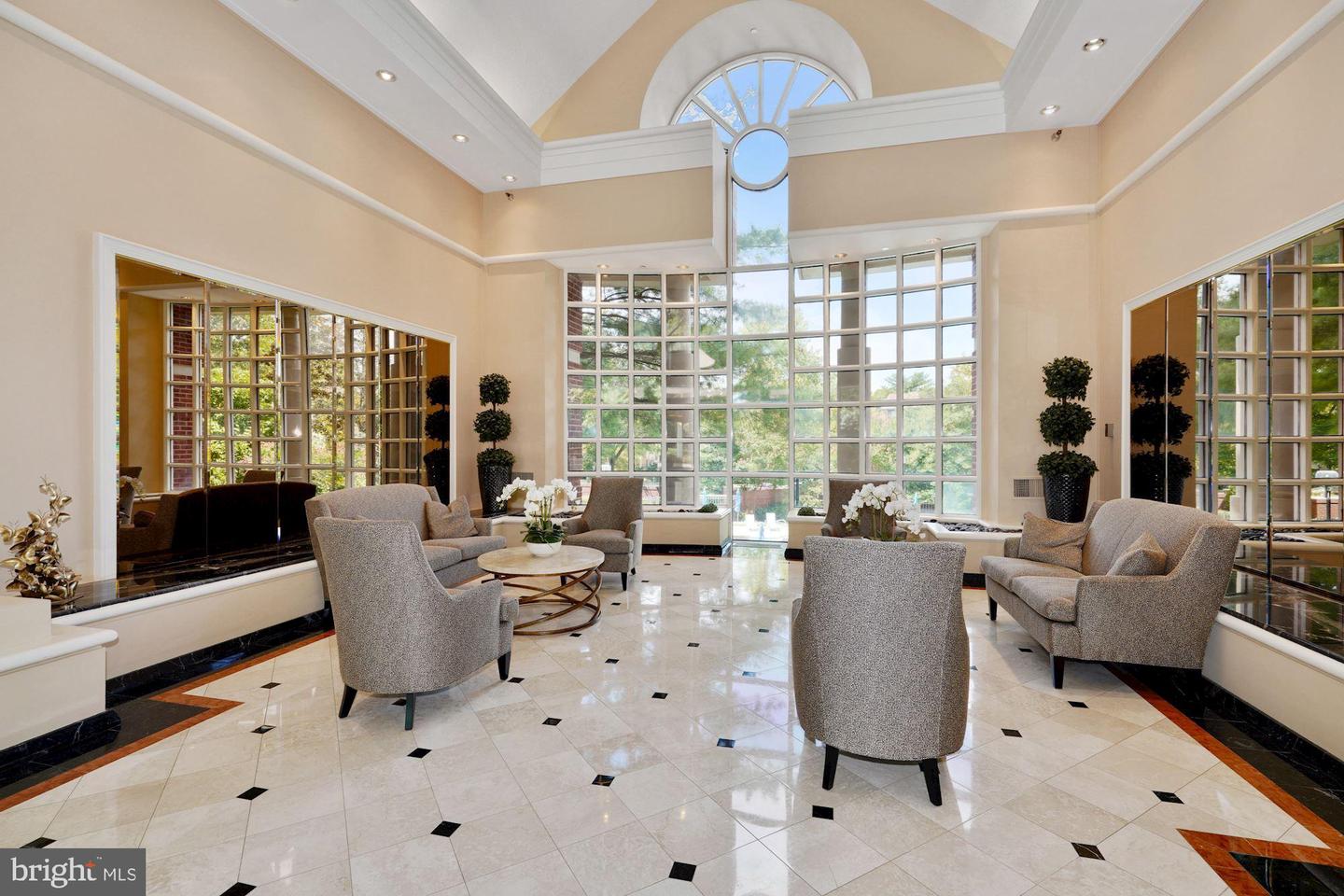 5800 NICHOLSON LANE Unit: 1-508