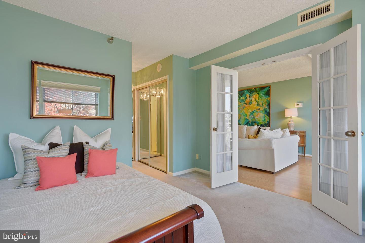 5800 NICHOLSON LANE Unit: 1-508