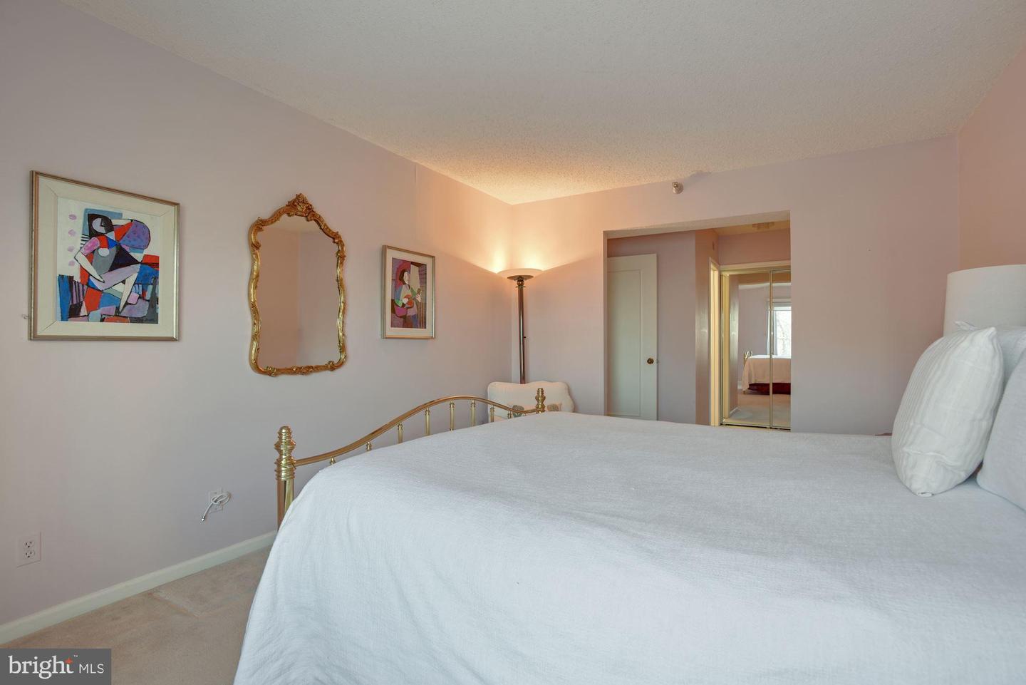 5800 NICHOLSON LANE Unit: 1-508