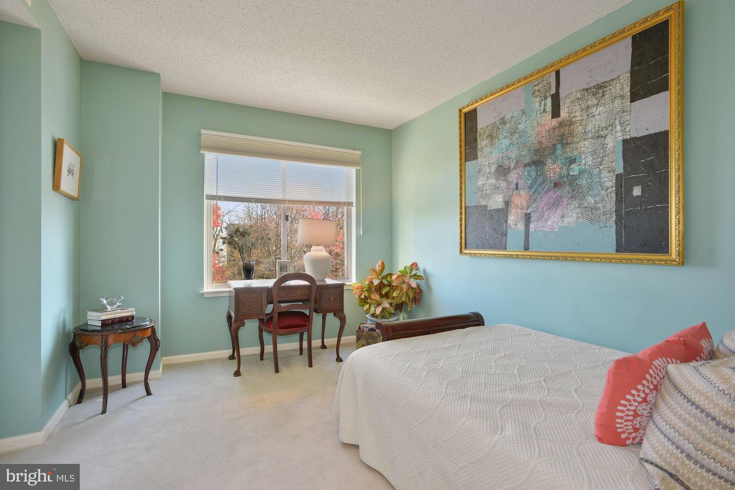 5800 NICHOLSON LANE Unit: 1-508