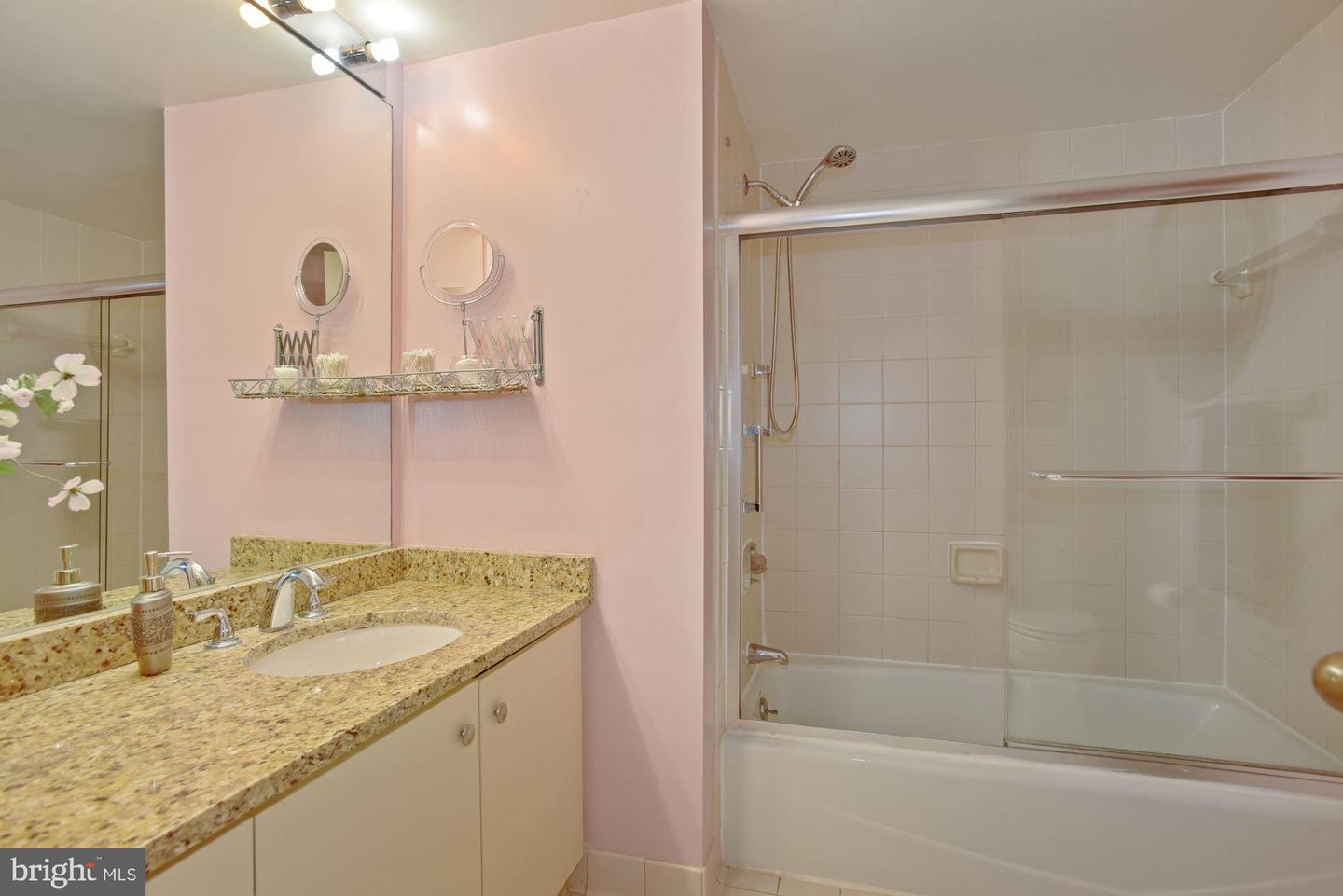 5800 NICHOLSON LANE Unit: 1-508