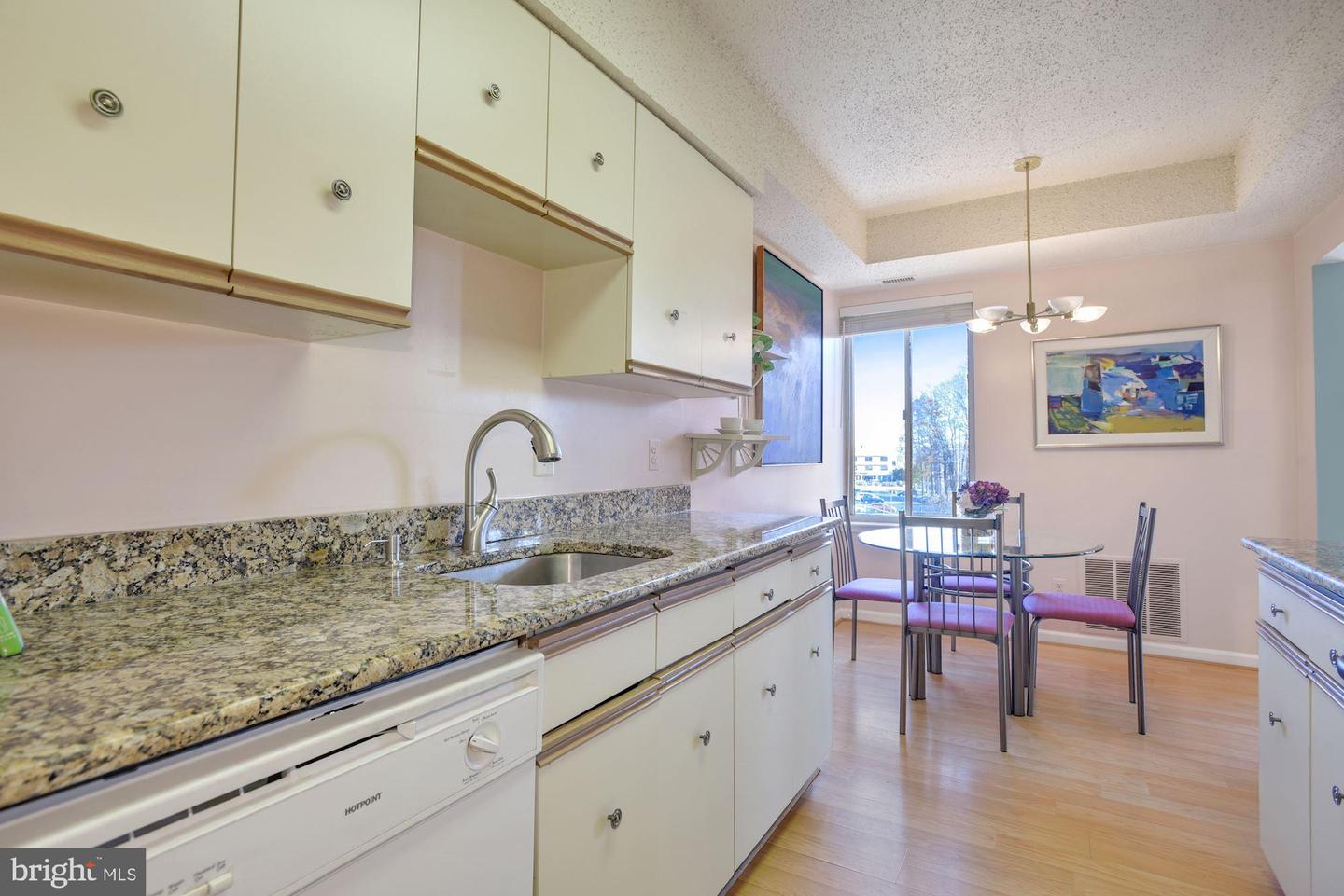 5800 NICHOLSON LANE Unit: 1-508