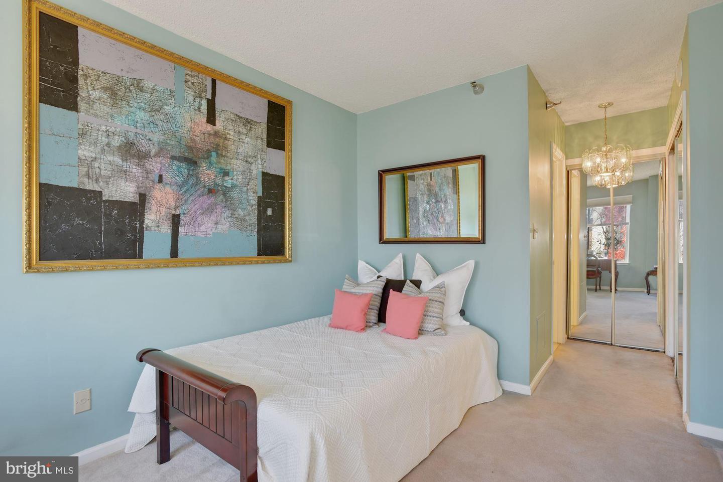 5800 NICHOLSON LANE Unit: 1-508