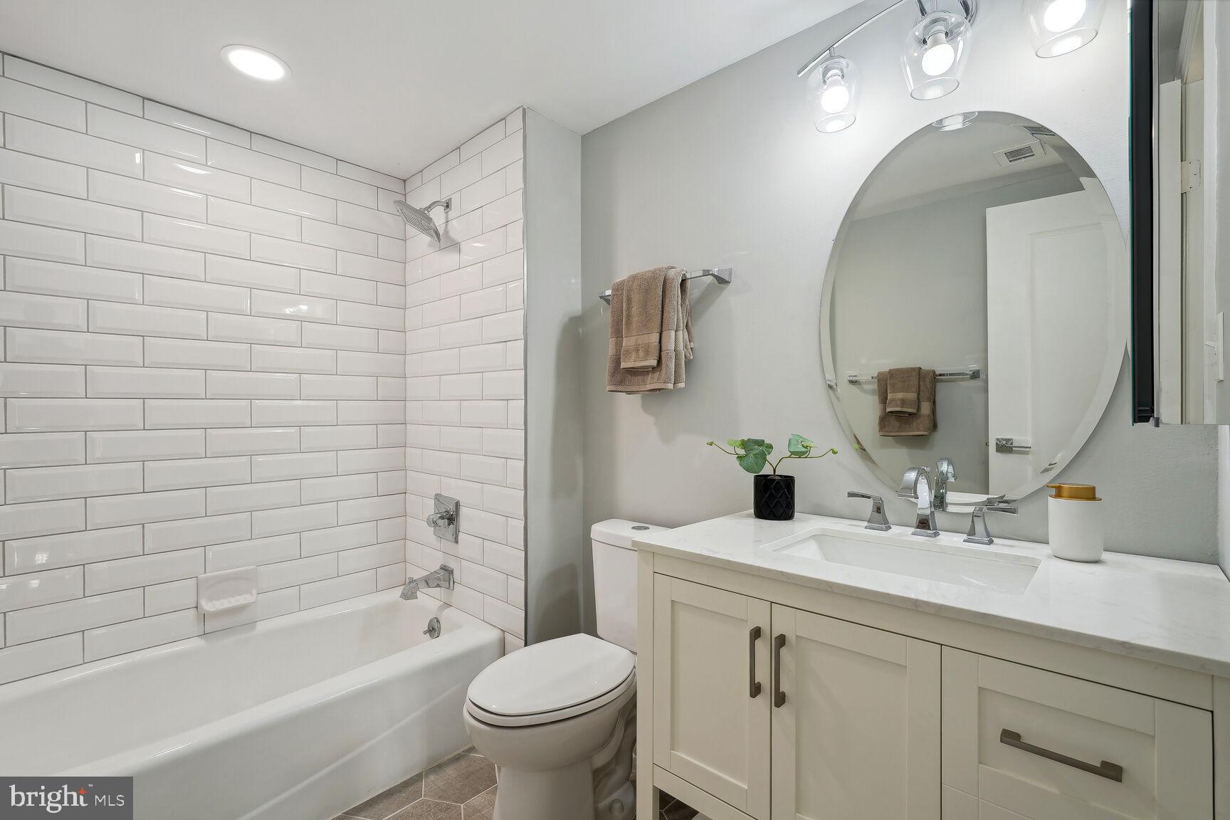 5802 Nicholson LANE Unit: 2-306