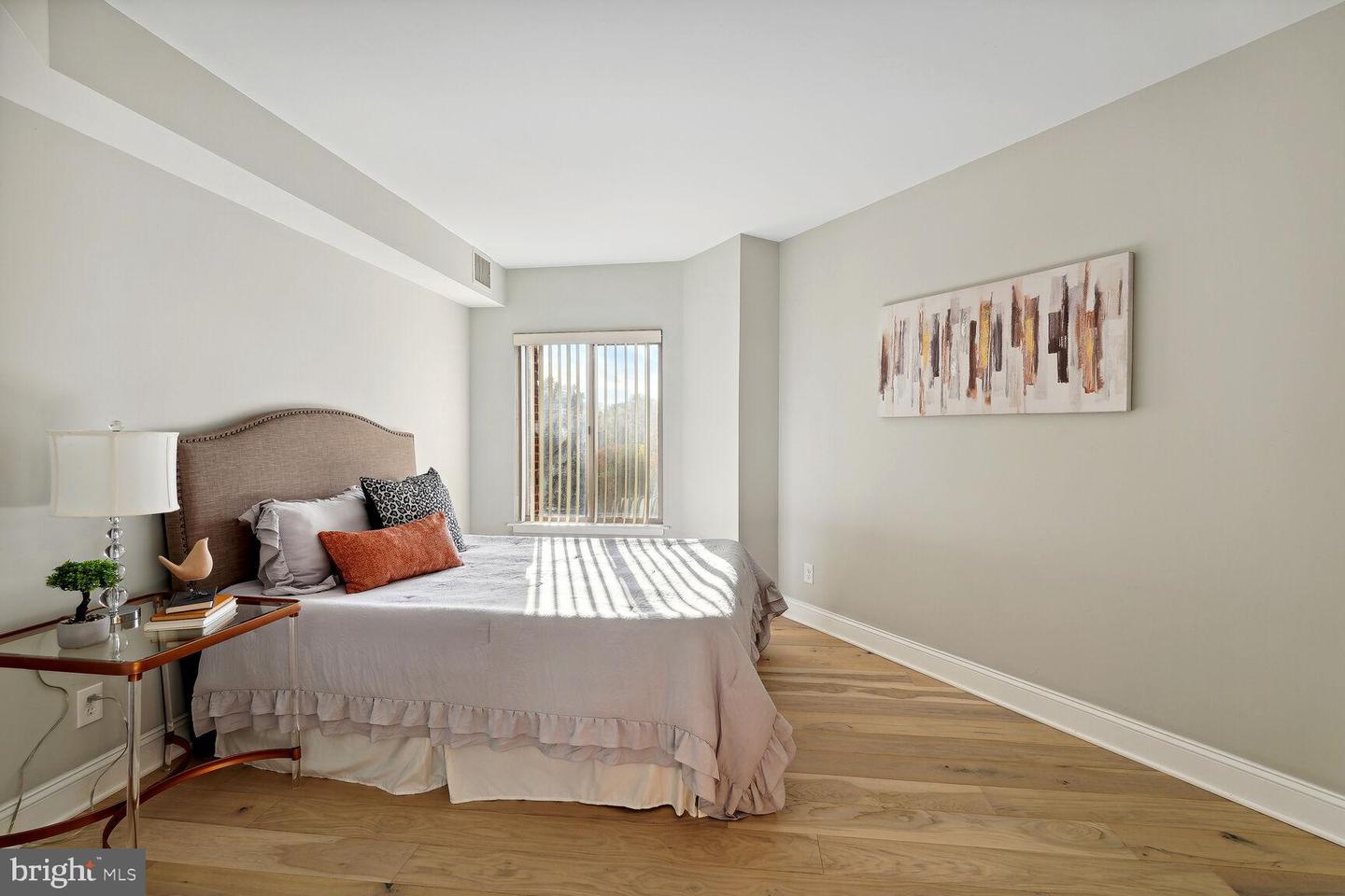 5802 Nicholson LANE Unit: 2-306