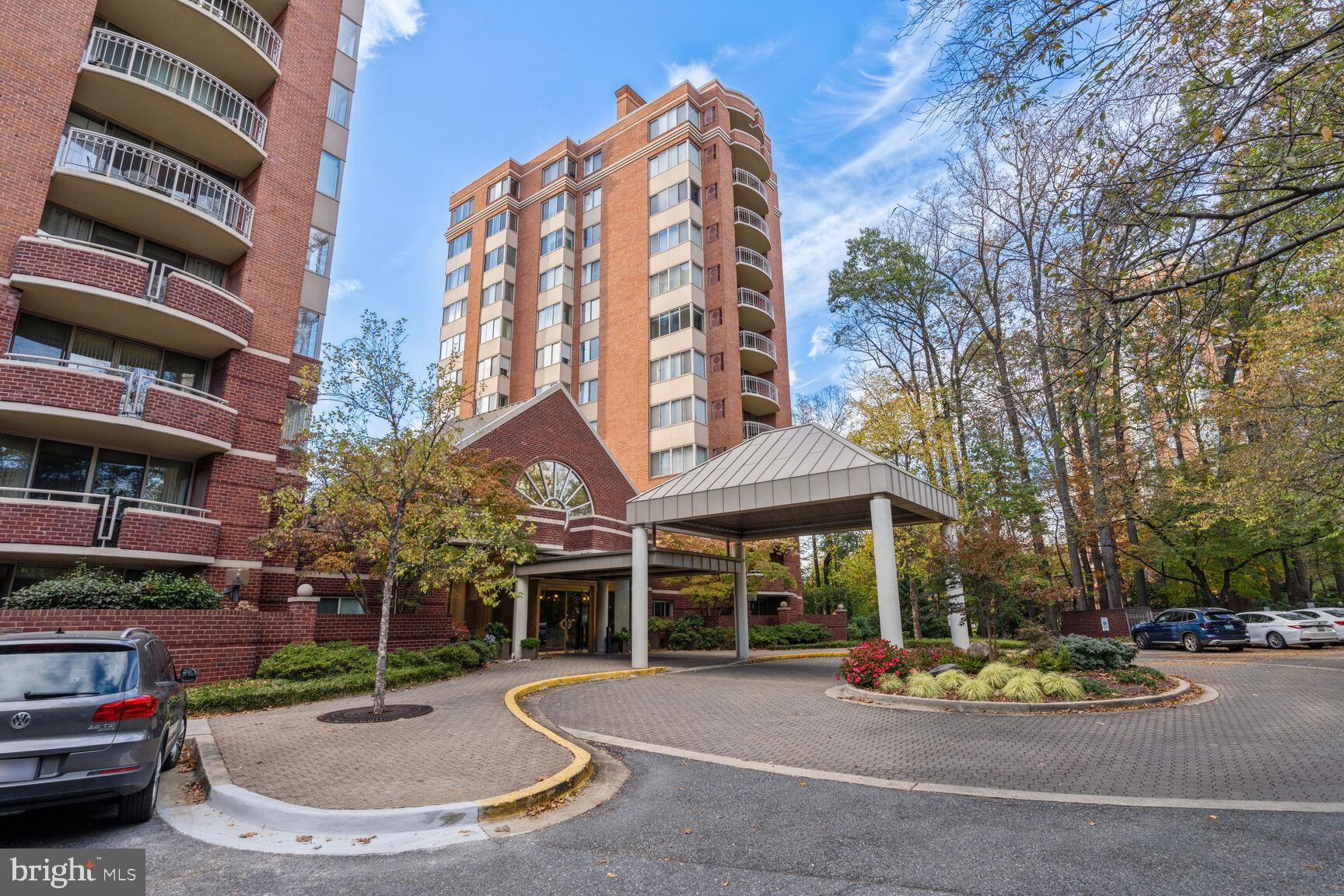 5802 Nicholson LANE Unit: 2-306