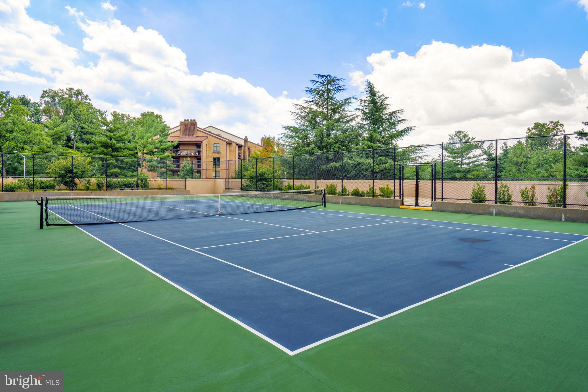 5802 Nicholson LANE Unit: 2-306