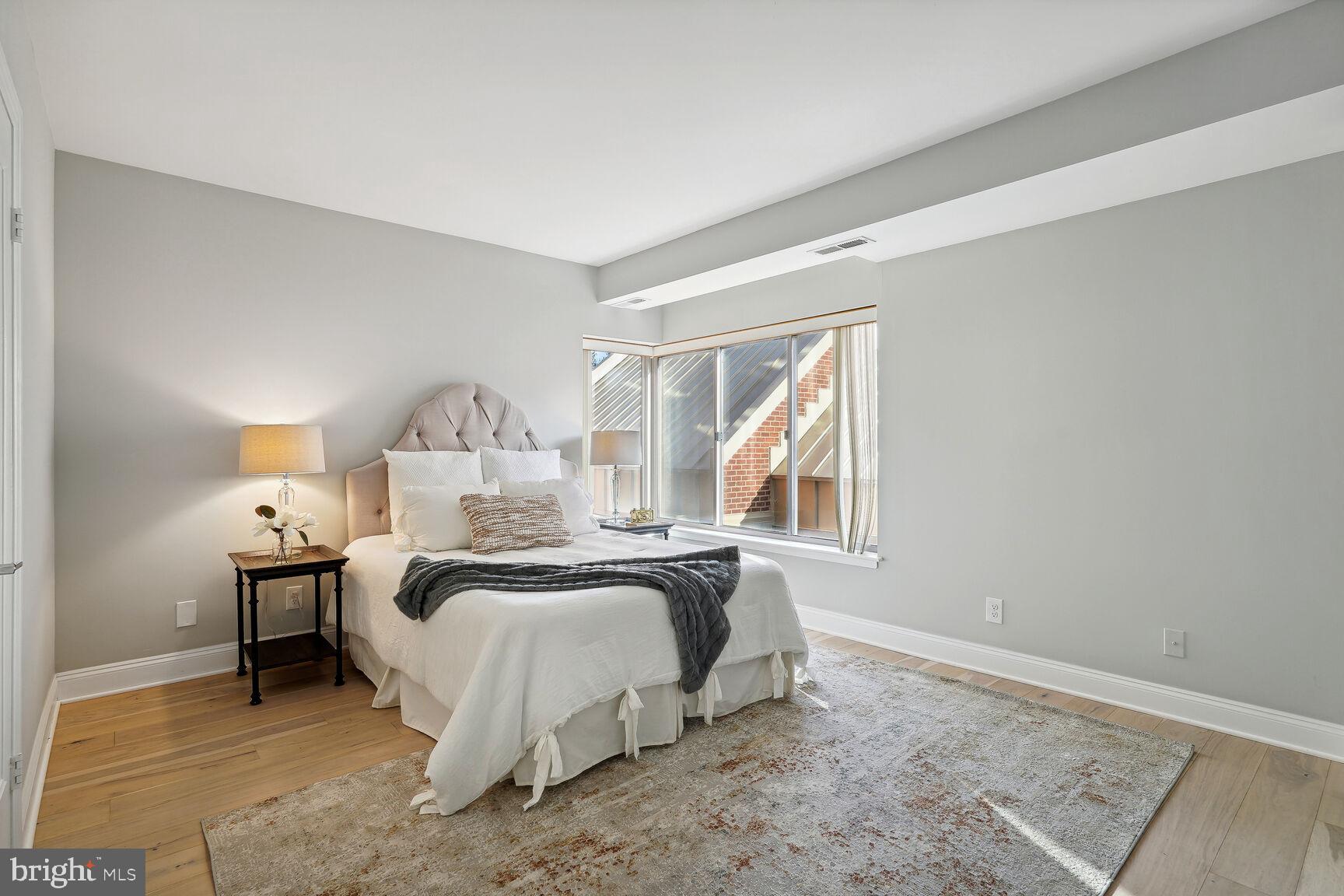 5802 Nicholson LANE Unit: 2-306