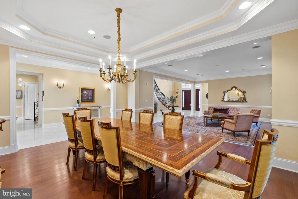 5812 LONE OAK DRIVE