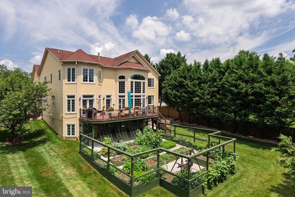 5812 LONE OAK DRIVE