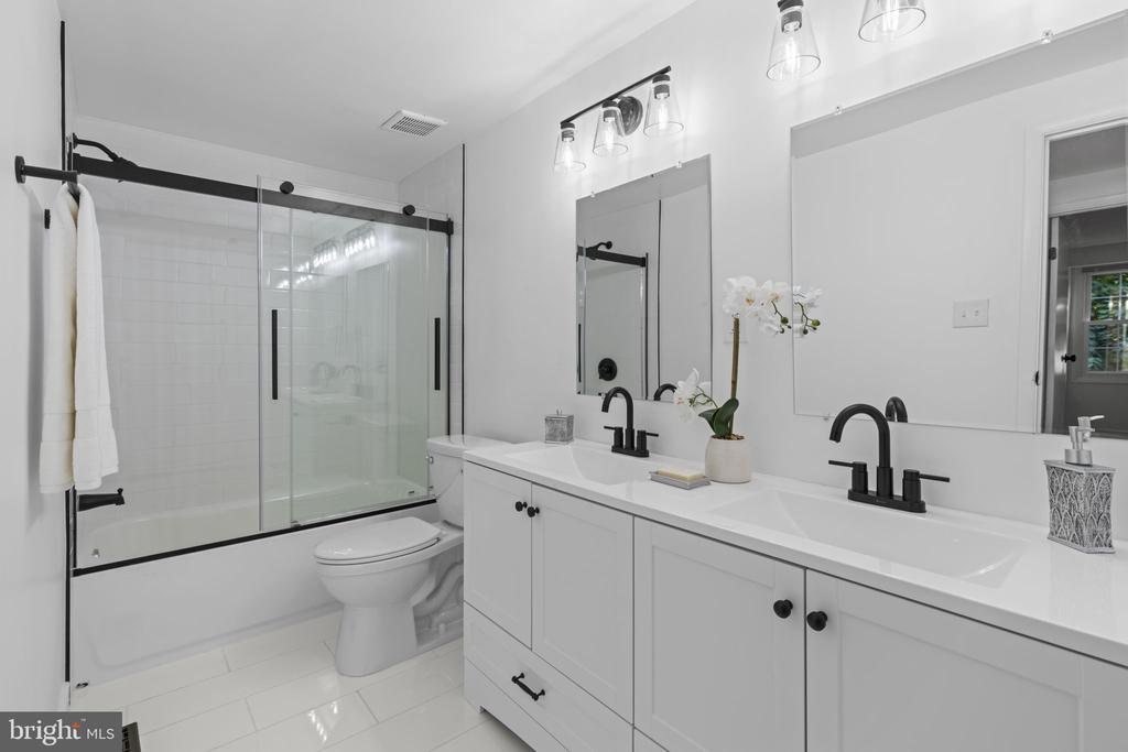 13010 Renfrew Cir