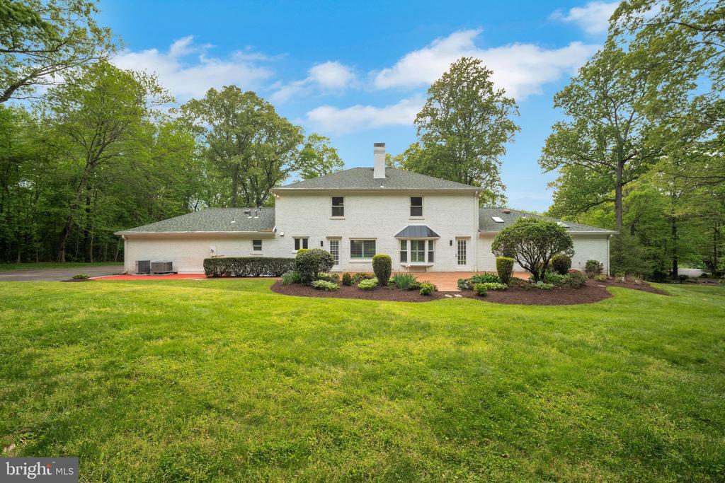 2407 Mare Ln