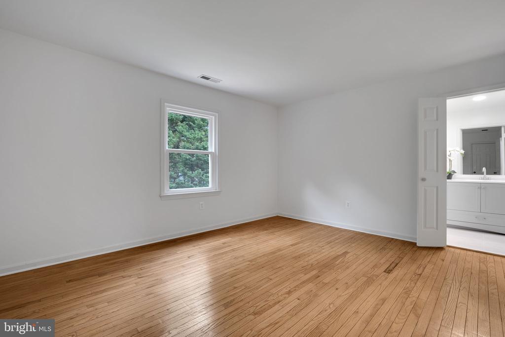 2407 Mare Ln