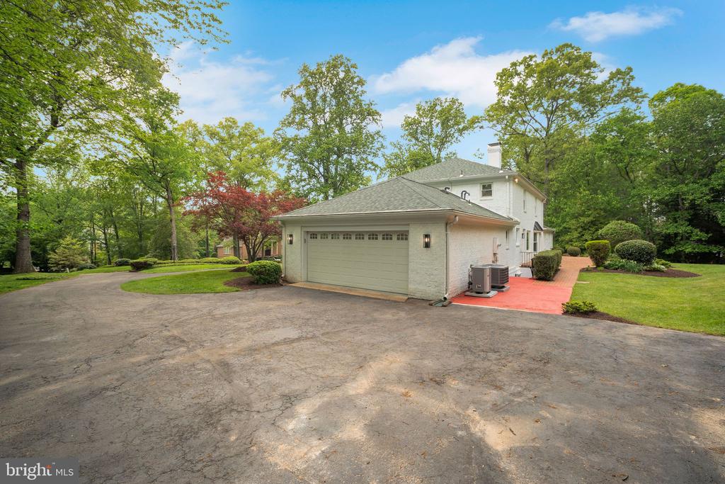 2407 Mare Ln