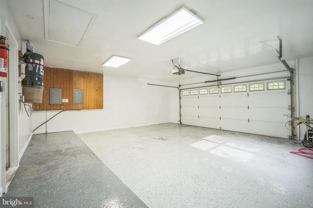2407 Mare Ln
