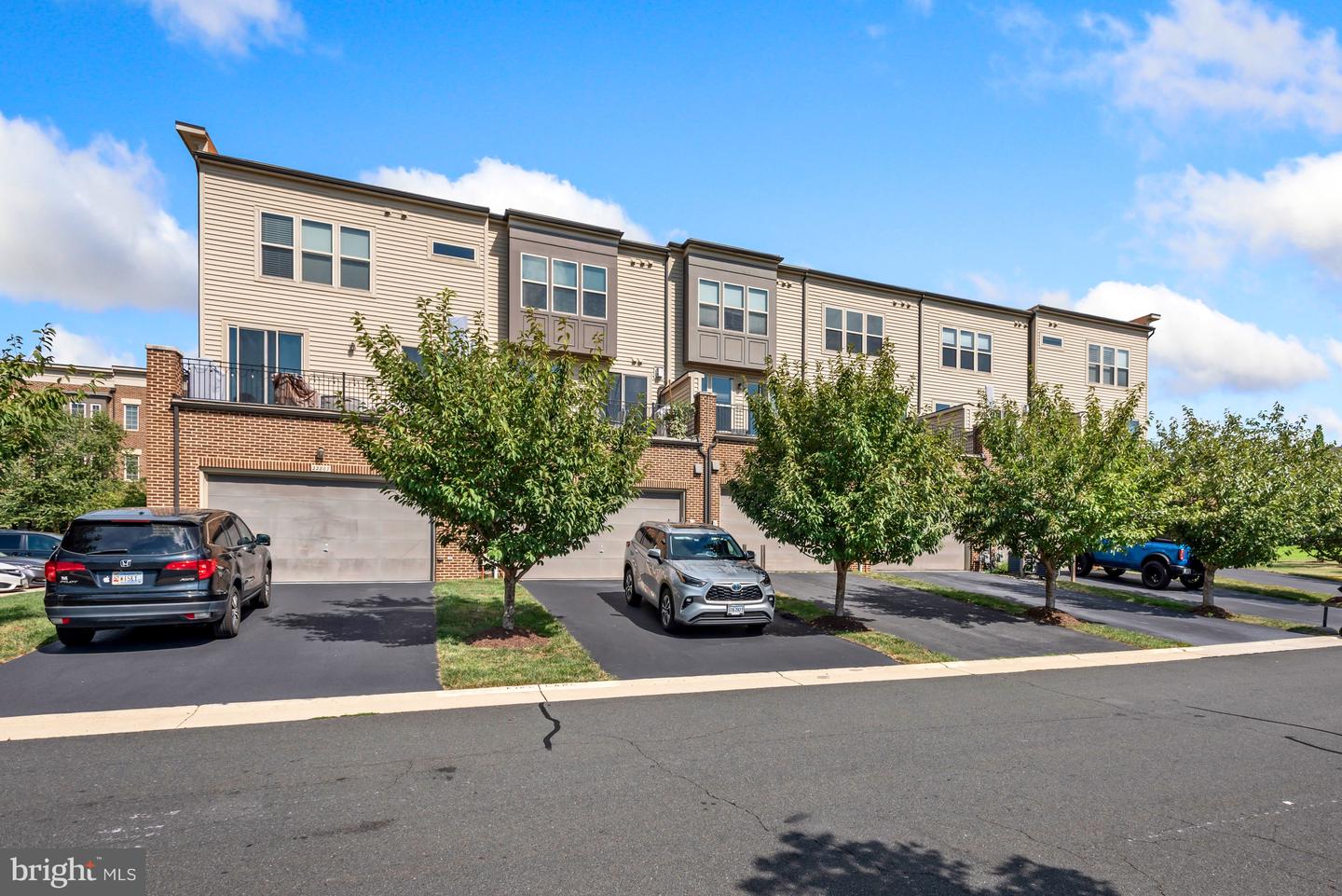 22813 BREEZY HOLLOW DRIVE
