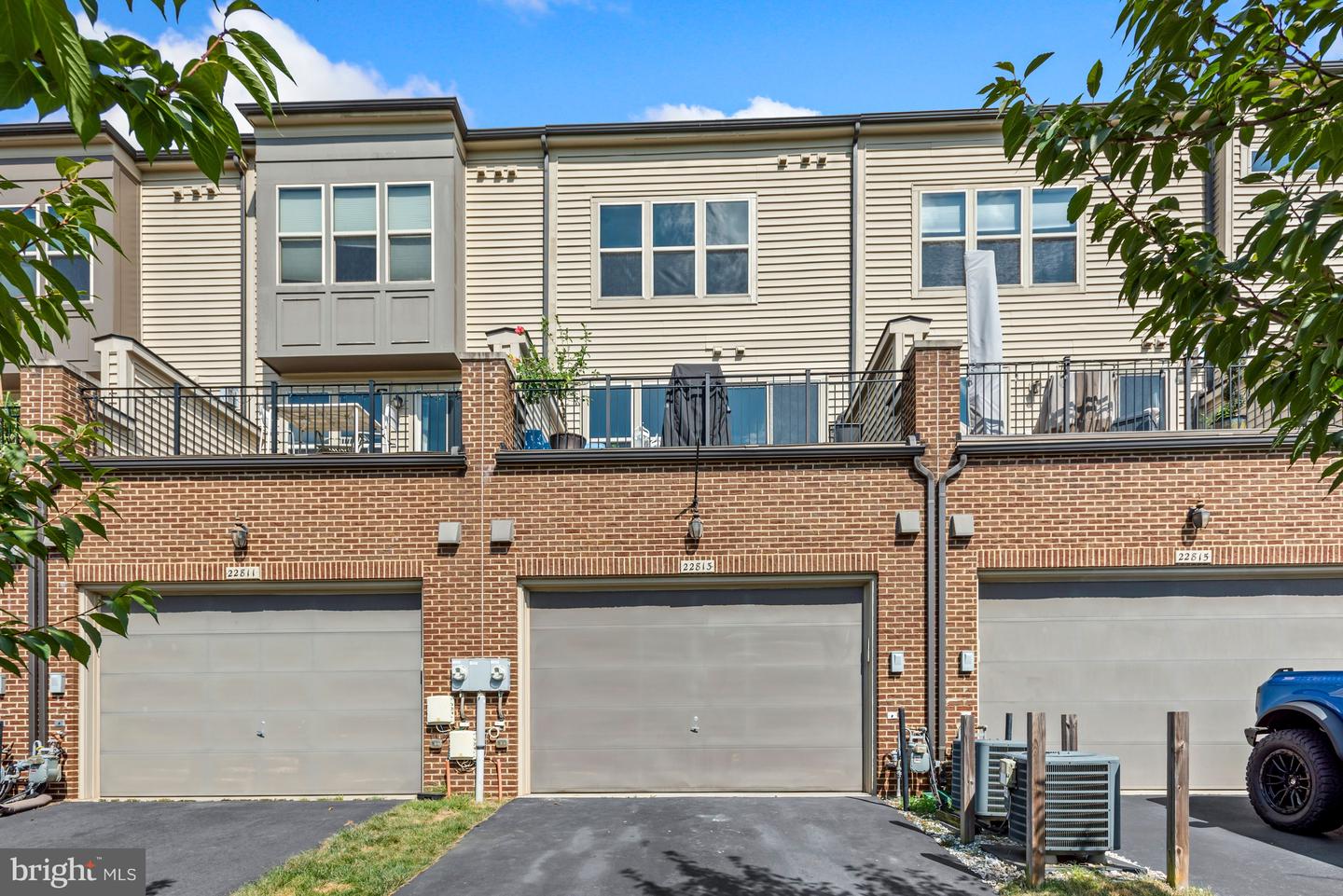 22813 BREEZY HOLLOW DRIVE