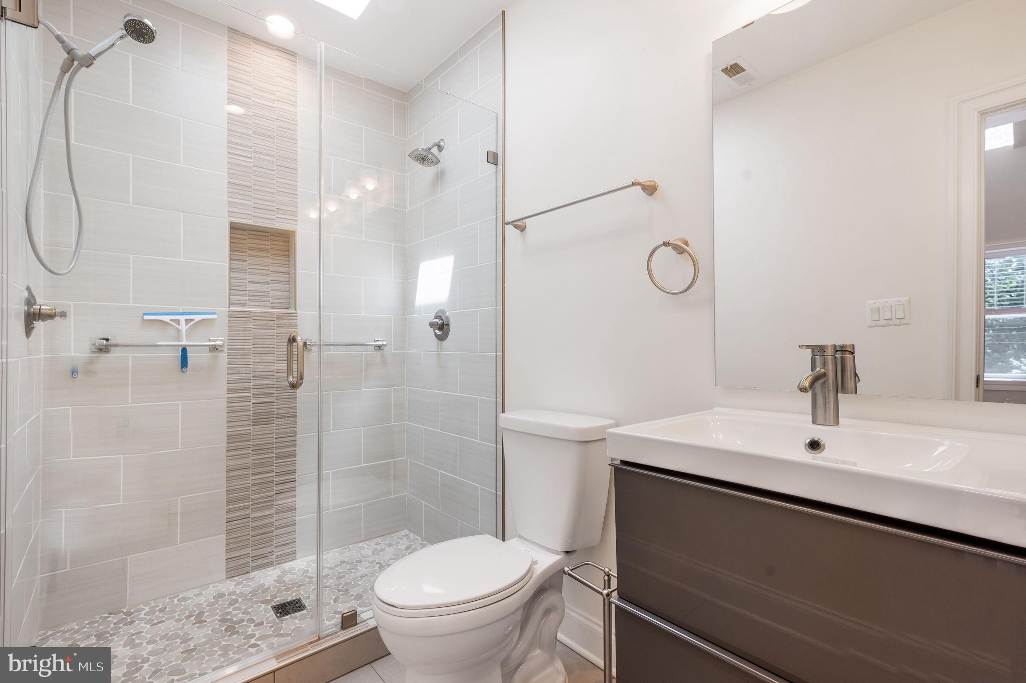 221 Longfellow St NW