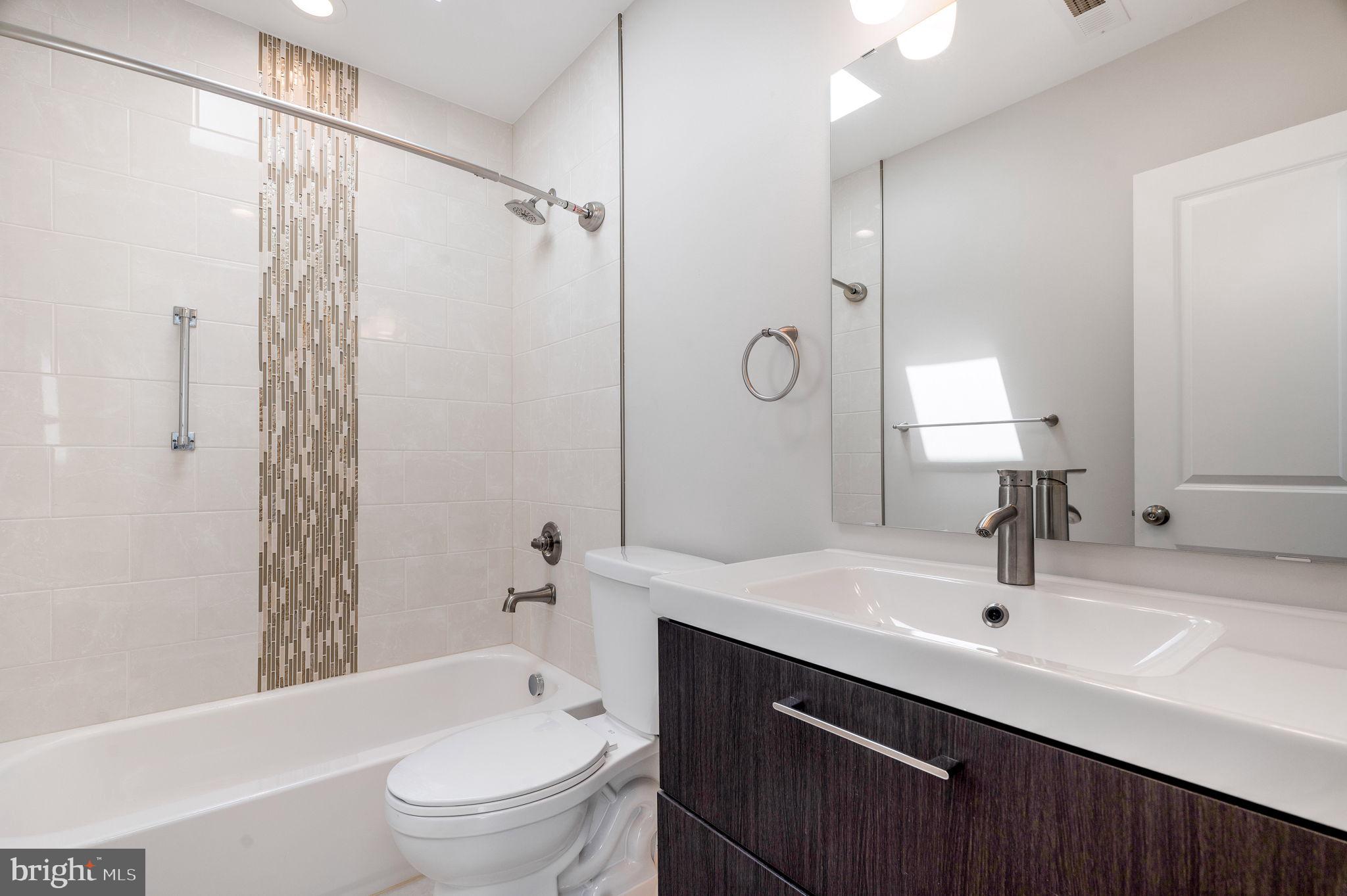 221 Longfellow St NW